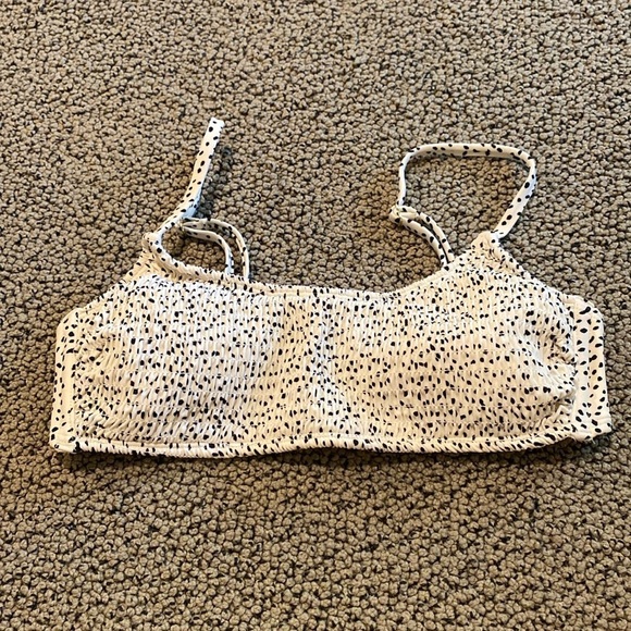 NWOT Xhilaration Black & Cream Smocked Bikini Top Size Large - Picture 1 of 6